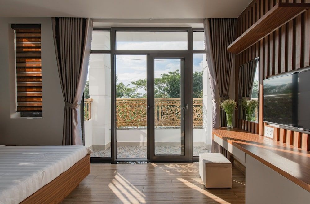 West Lake Hotel Basic Room, 1 King Bed 25