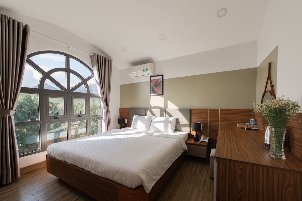 West Lake Hotel Basic Room, 1 King Bed 29