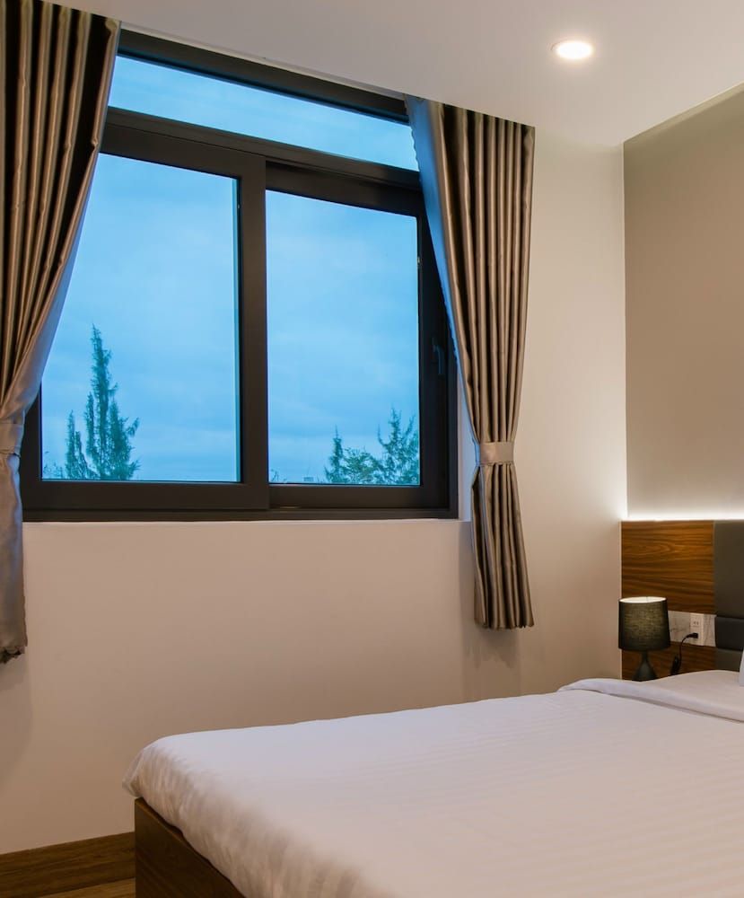 West Lake Hotel Basic Room, 1 King Bed 23