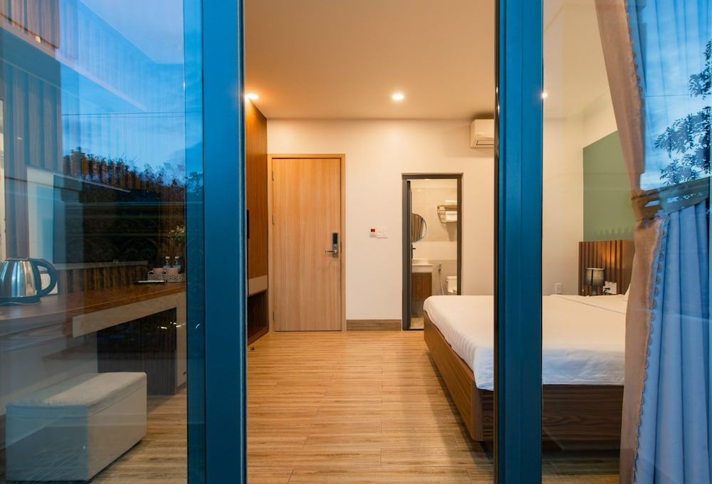 West Lake Hotel Basic Room, 1 King Bed 19