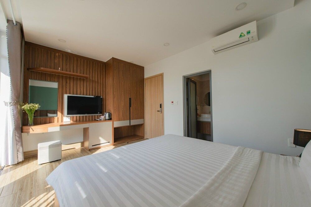 West Lake Hotel Basic Room, 1 King Bed 37