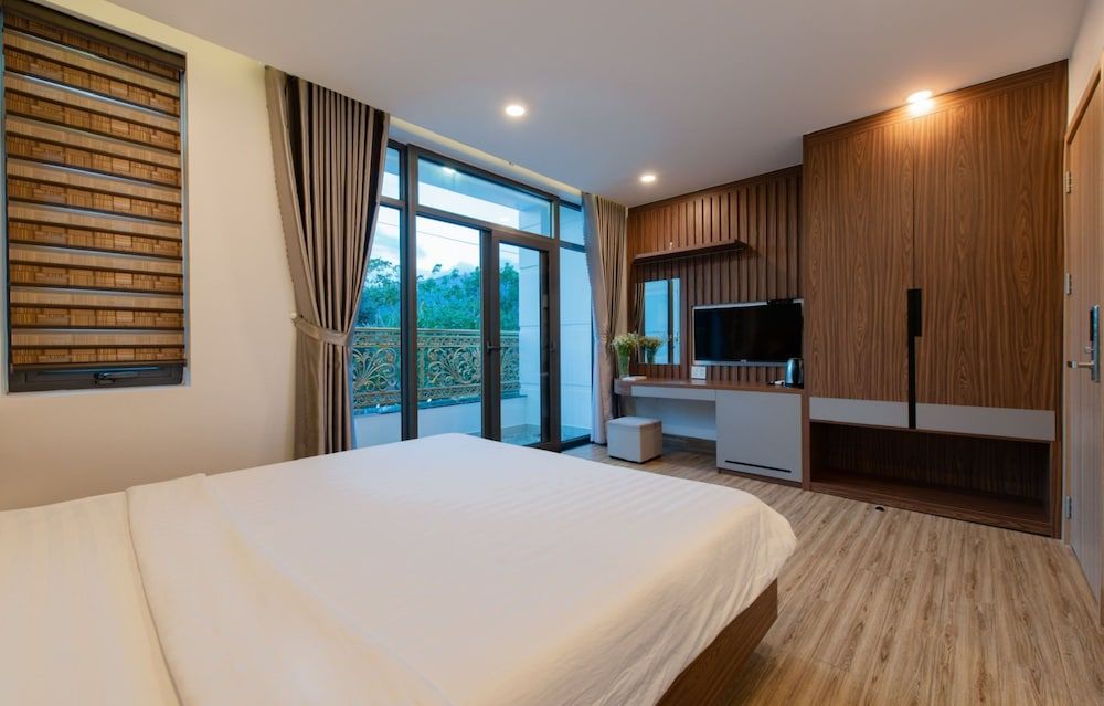 West Lake Hotel Basic Room, 1 King Bed 2