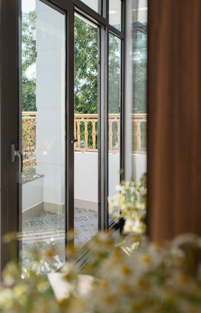 West Lake Hotel Basic Room, 1 King Bed 11