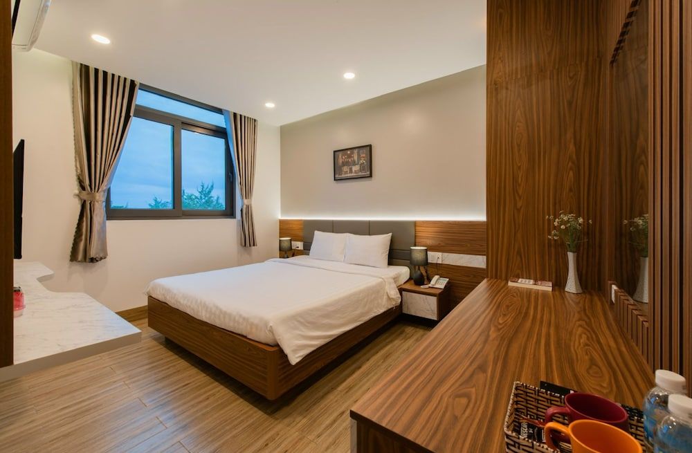 West Lake Hotel Basic Room, 1 King Bed 17