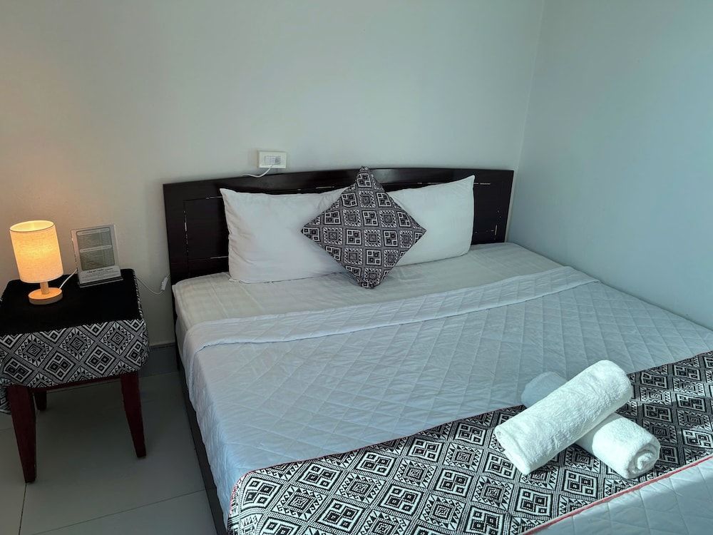 Frontier Hostel & Tours Standard Double Room 4