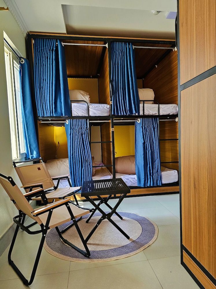 Frontier Hostel & Tours Comfort Shared Dormitory 8