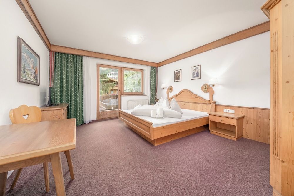 Double Room, Balcony, Mountain View