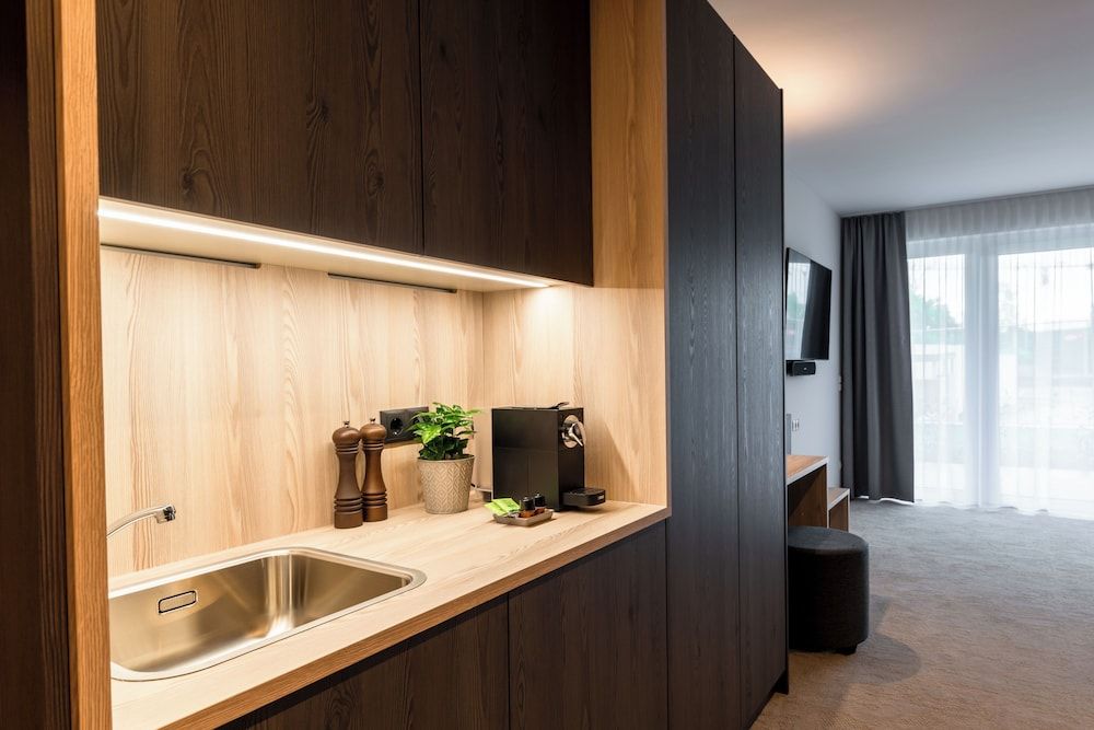 Hotel Novapart Grand Double Room, Roll-in Shower 8