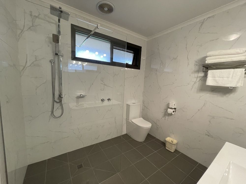 COUNTRY PLAZA HALLS GAP Economy Twin Room 5