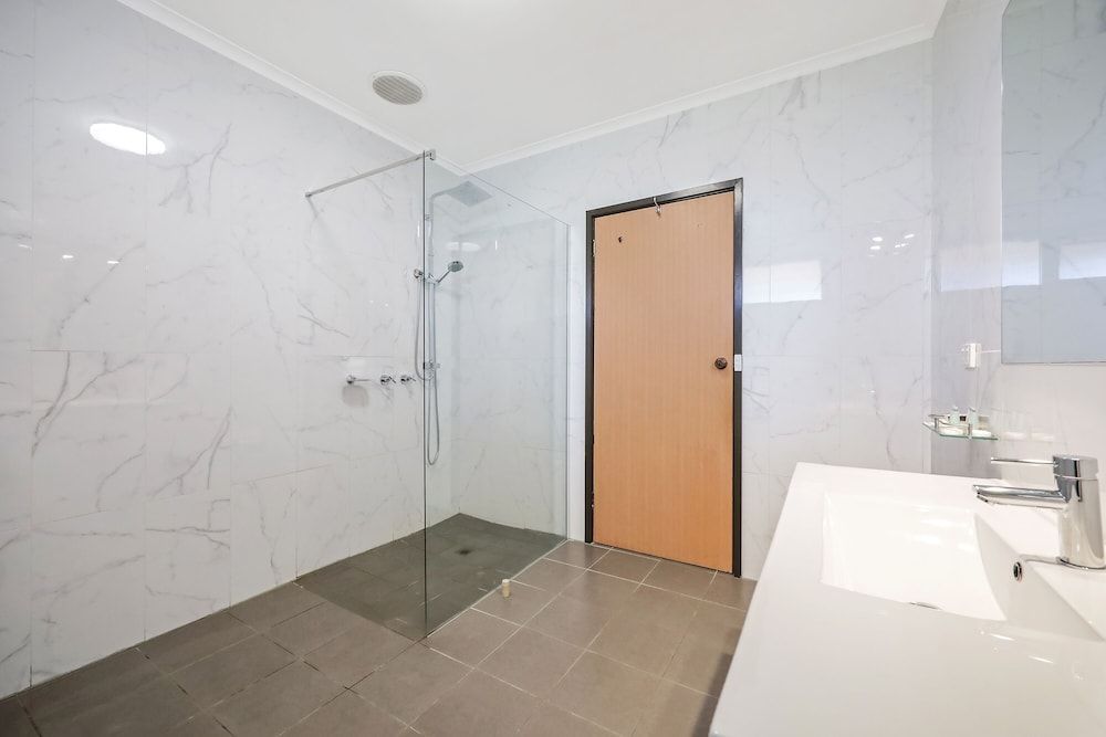 COUNTRY PLAZA HALLS GAP Economy Twin Room 4