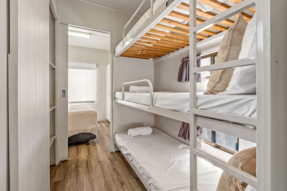 BIG4 Tasman Holiday Parks - Tathra Beach Economy Cabin, 1 Bedroom