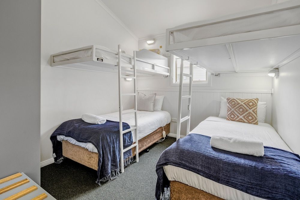 BIG4 Tasman Holiday Parks - Tathra Beach Luxury Villa, 2 Bedrooms