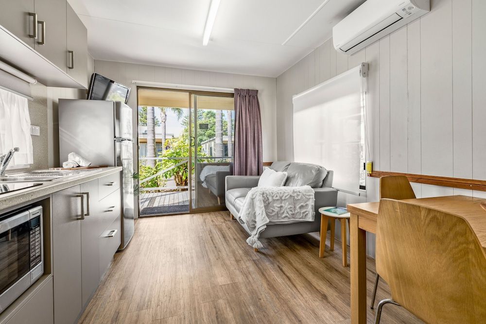 BIG4 Tasman Holiday Parks - Tathra Beach Economy Cabin, 1 Bedroom 4