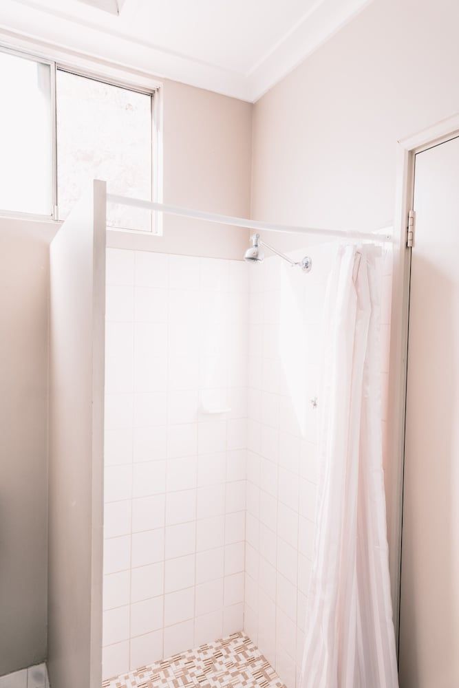 Motel Poinsettia Family Single Room 4