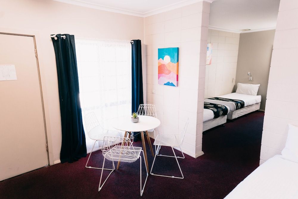 Motel Poinsettia Family Suite 2