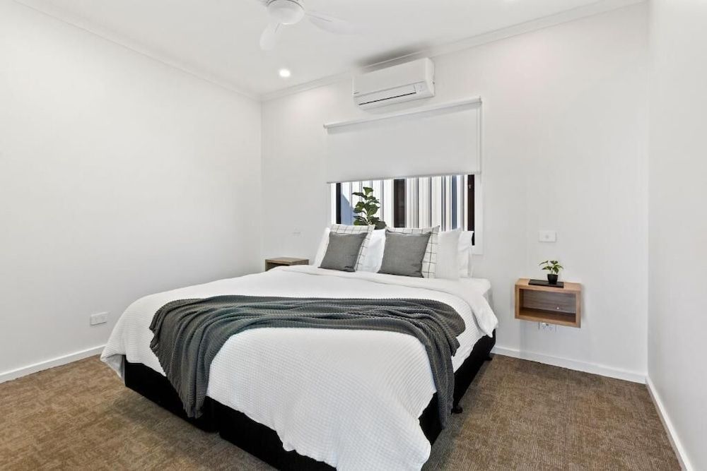 Apartment, 1 King Bed, Beach View
