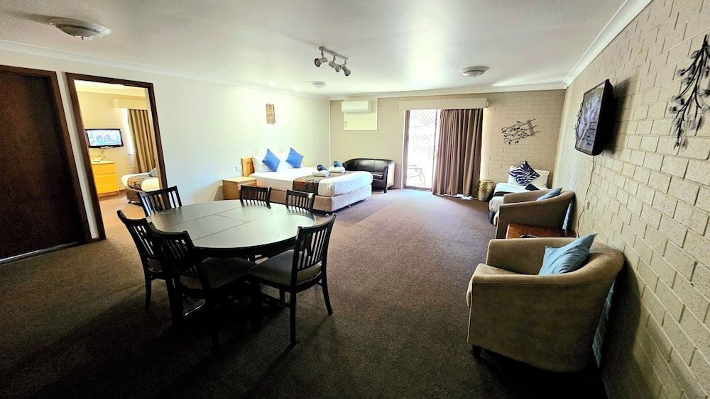 Hilltops Retreat Motor Inn Exclusive Room, 2 Bedrooms, Connecting Rooms, Courtyard View 14