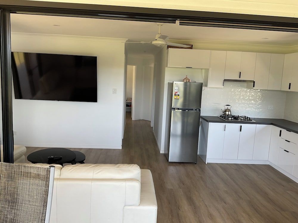 sunshine coast retreat Family Cabin 6 8