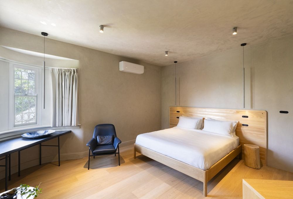 In The Brick Spa & Hotel Deluxe Single Room, 1 King Bed, Private Bathroom 2