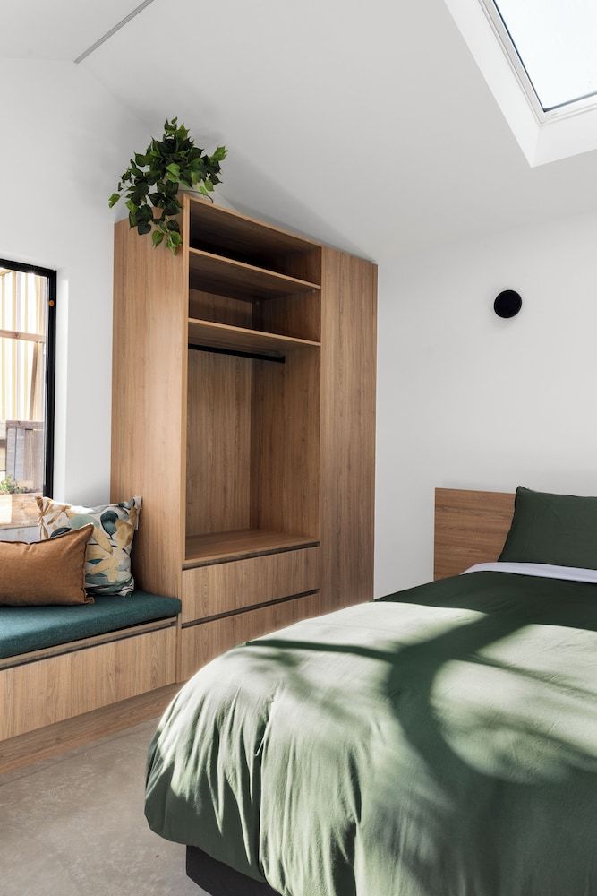 Bendigo Lodges Romantic Studio Suite, Fireplace, Garden View 6