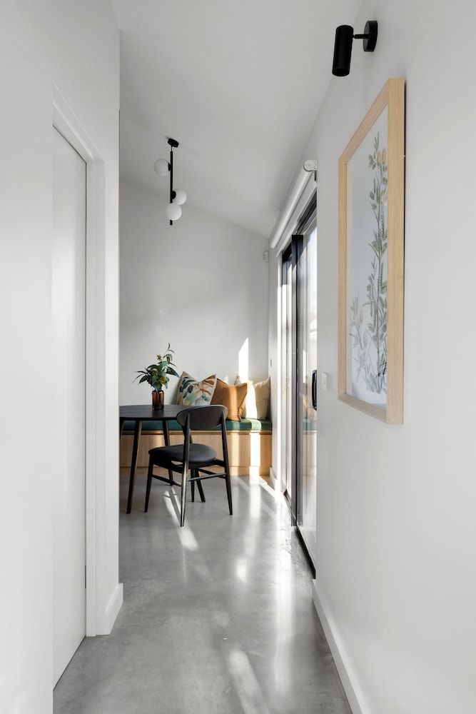 Bendigo Lodges Romantic Studio Suite, Fireplace, Garden View 4