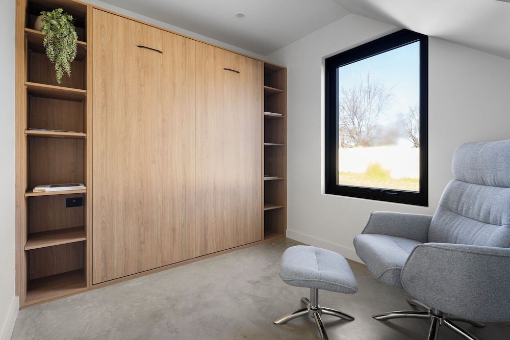 Bendigo Lodges Executive Suite, Fireplace, Courtyard View 6