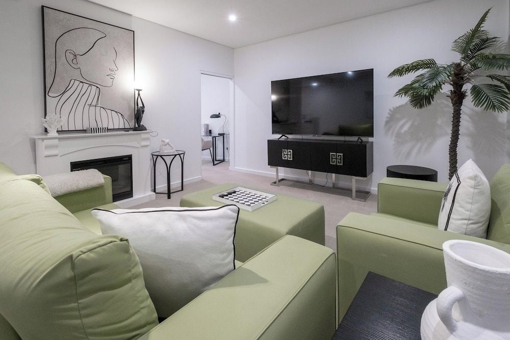 Apartments by the International Apartment, 4 Bedrooms 3