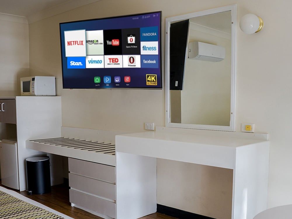 The Palms Dubbo Deluxe Twin Room, 8