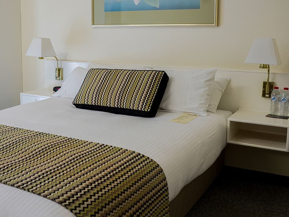 The Palms Dubbo Queen Deluxe 2