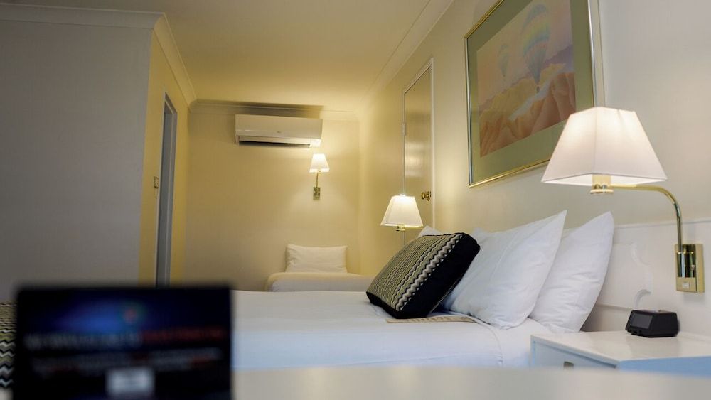 The Palms Dubbo Deluxe Twin Room, 5