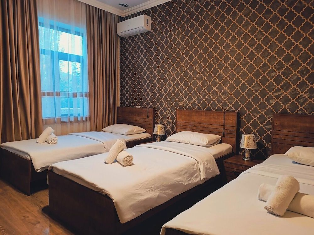 Tulpan Hotel Triple Room, Garden View 2