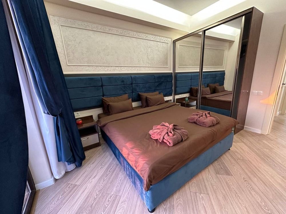 Family Suite(7d+ stay incl.5 Naftalan baths,5 paraffin treatments & 15 physiotherapy sessions)