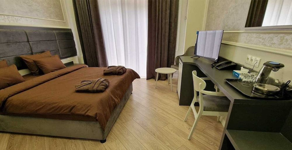 Superior Double Room(7d+ stay incl.5 Naftalan baths,5 paraffin treatments & 15 physiotherapy session