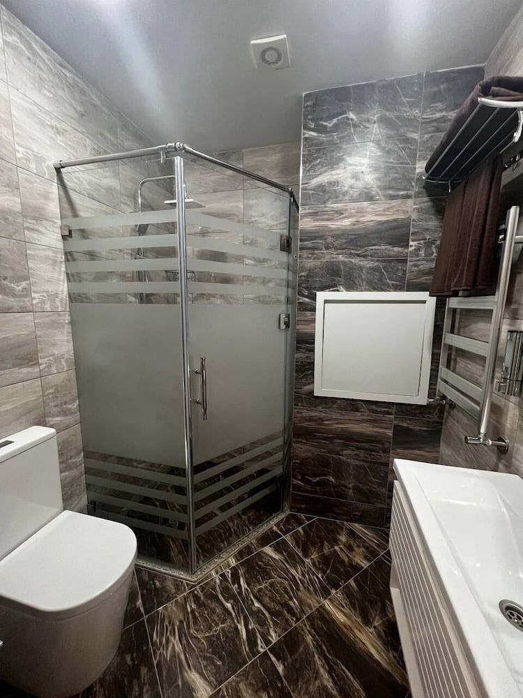 Family Suite(7d+ stay incl.5 Naftalan baths,5 paraffin treatments & 15 physiotherapy sessions)