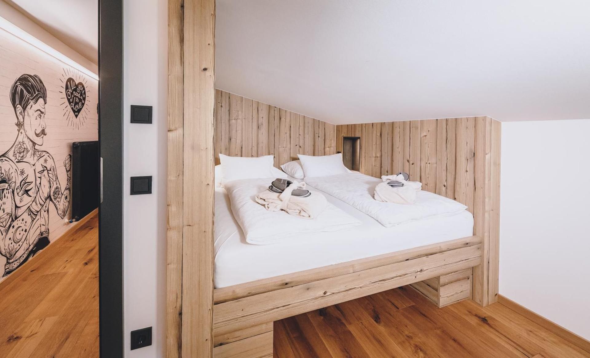 Deluxe Room (2 Adults + 1 Child)