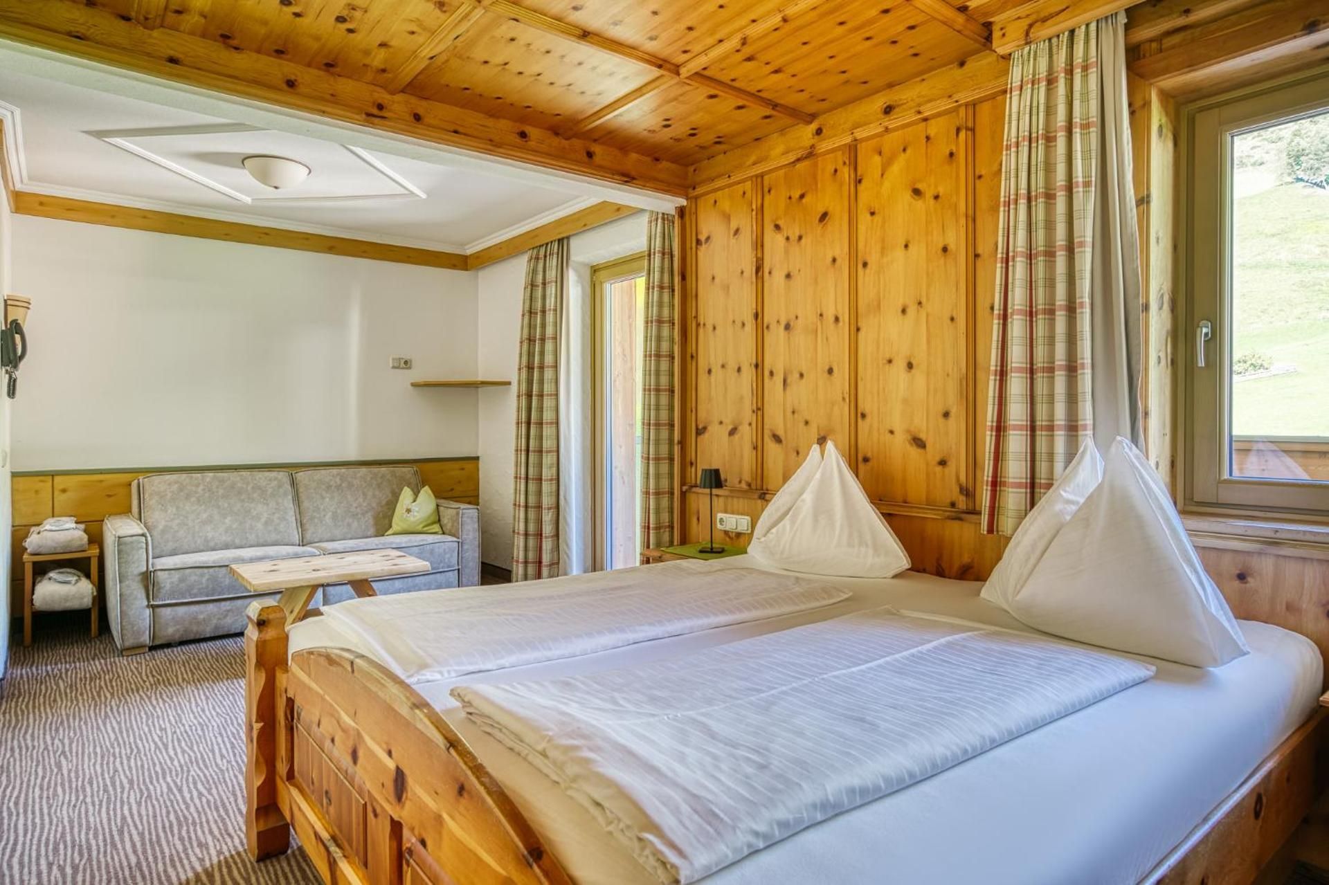 Comfort Double Room with Balcony and Mountain View