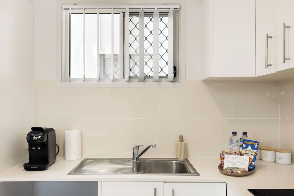 Smart Suites Self Check-in Apartments - 35A Freney Deluxe Apartment 2