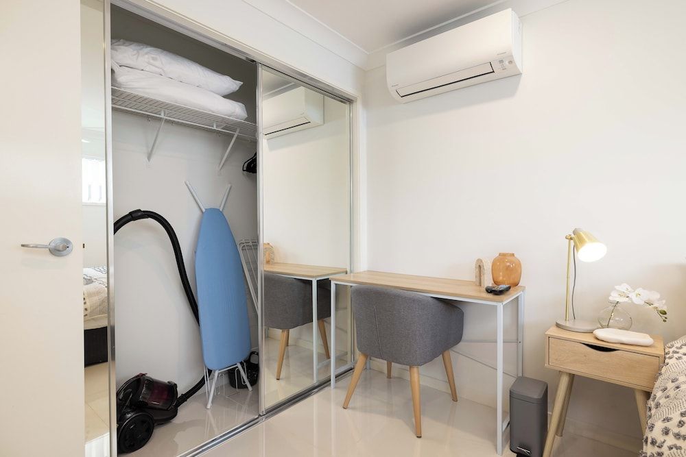 Smart Suites Self Check-in Apartments - 14A Freney Superior Apartment, 1 Queen Bed, Non Smoking, Kitchen 4