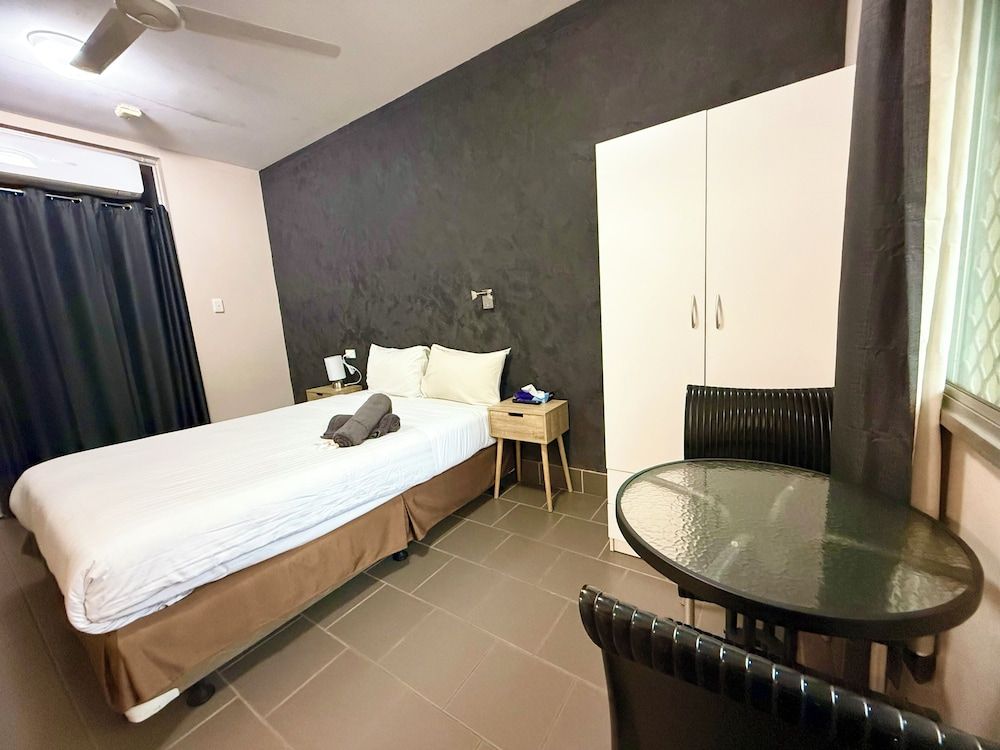 Tropical River Hotel Executive Suite, Garden View 3