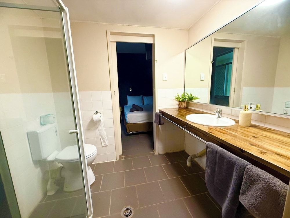 Tropical River Hotel Executive Suite, Garden View 6