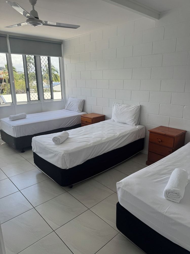 QCWA Kissing Point Units Family Townhome, Courtyard View 2