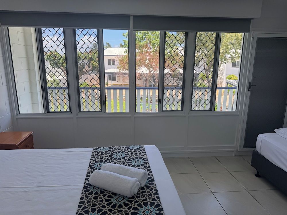 QCWA Kissing Point Units Family Townhome, Courtyard View 4