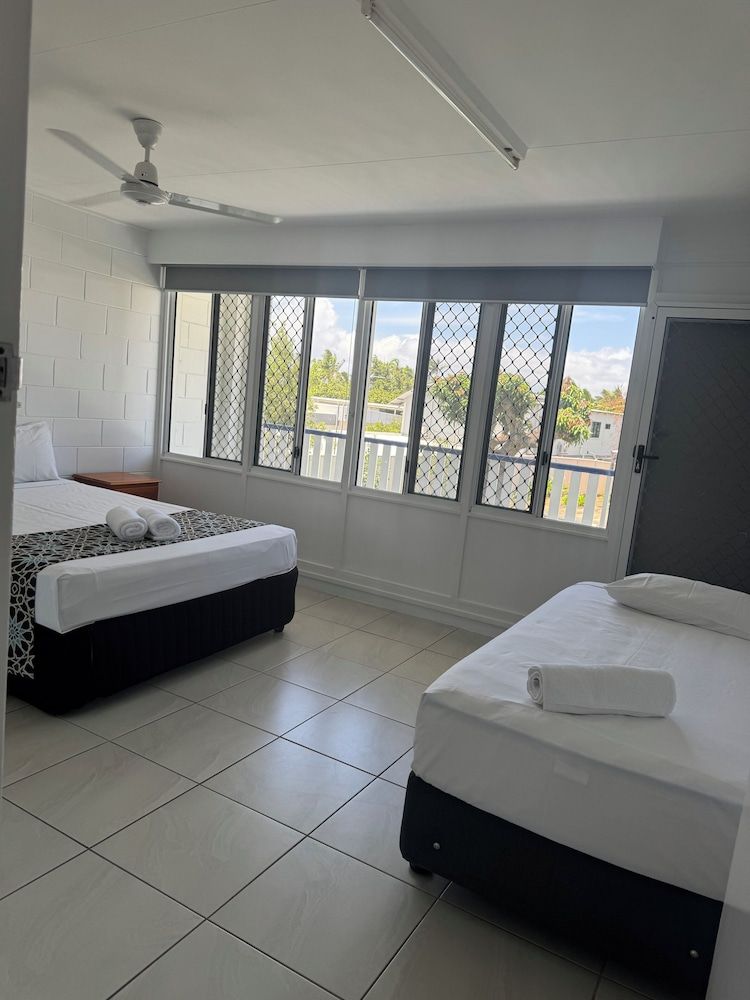 QCWA Kissing Point Units Family Townhome, Courtyard View