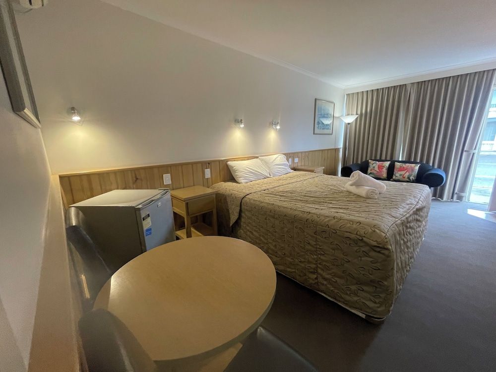 Latrobe Motel Morwell Deluxe King 2