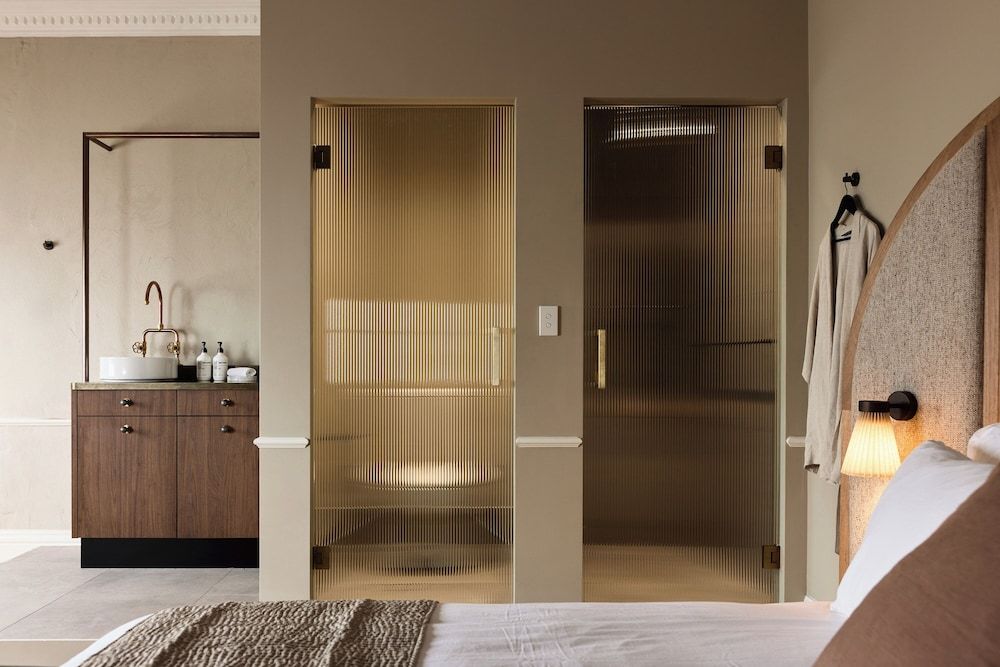 Executive Suite, 1 King Bed, City View