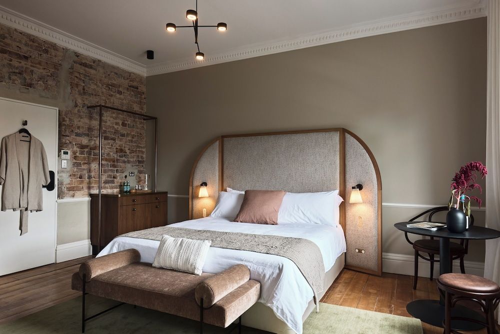 Deluxe Room, 1 King Bed, City View