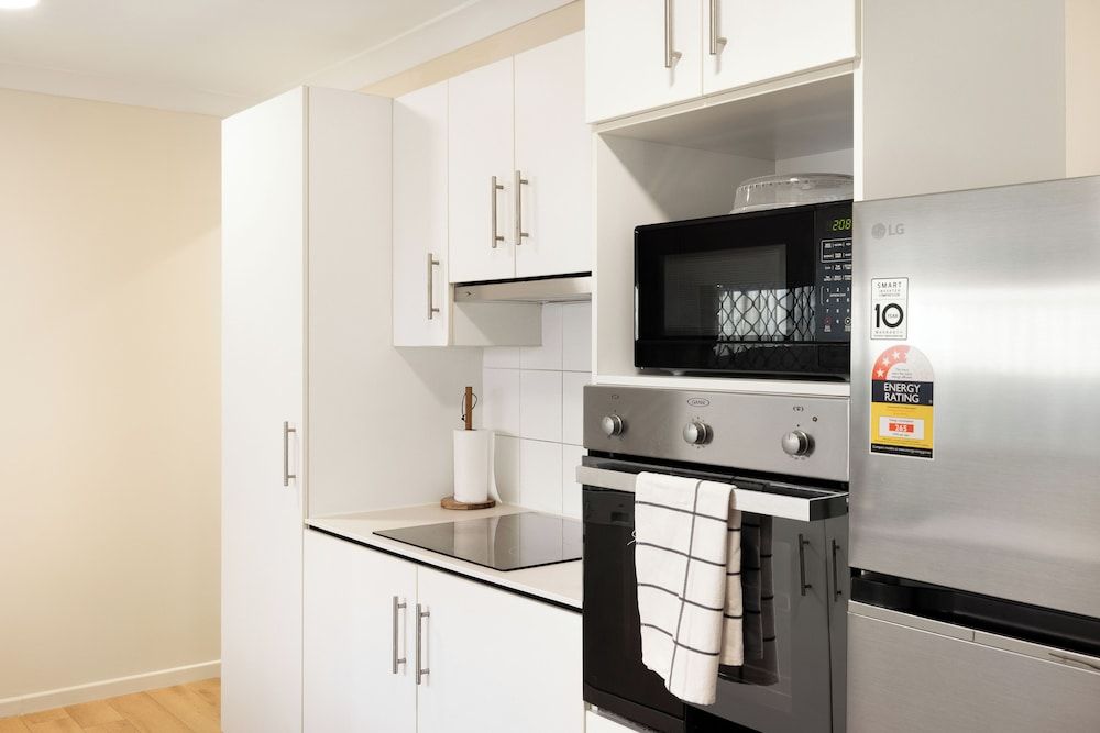 Smart Suites Self Check-in Apartments 12 Stockport Superior Apartment, 3 Bedrooms, Non Smoking, Kitchen 7