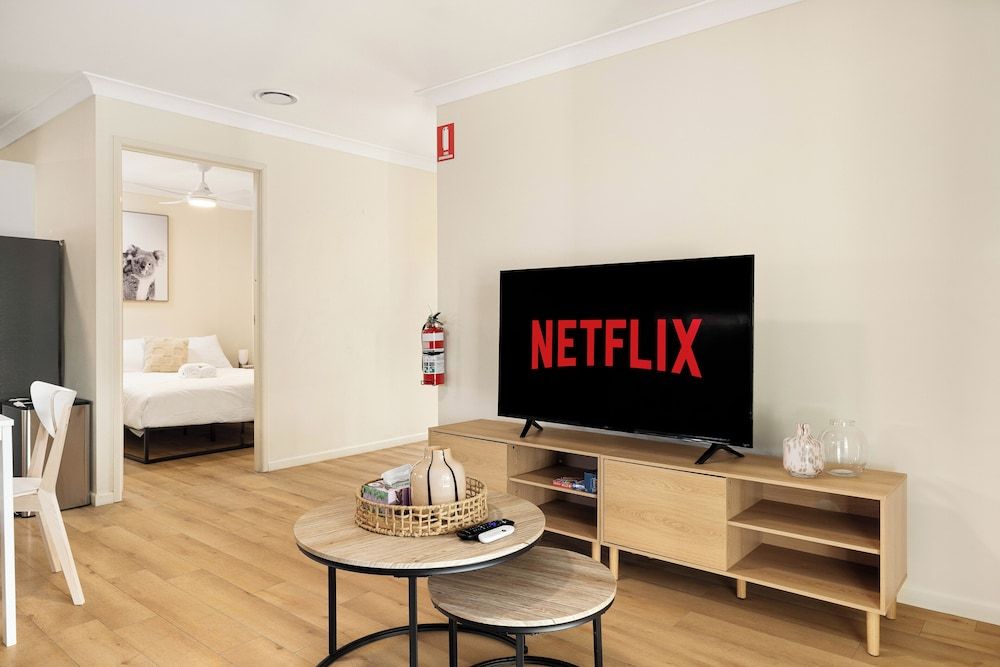 Smart Suites Self Check-in Apartments 12 Stockport Superior Apartment, 3 Bedrooms, Non Smoking, Kitchen 8