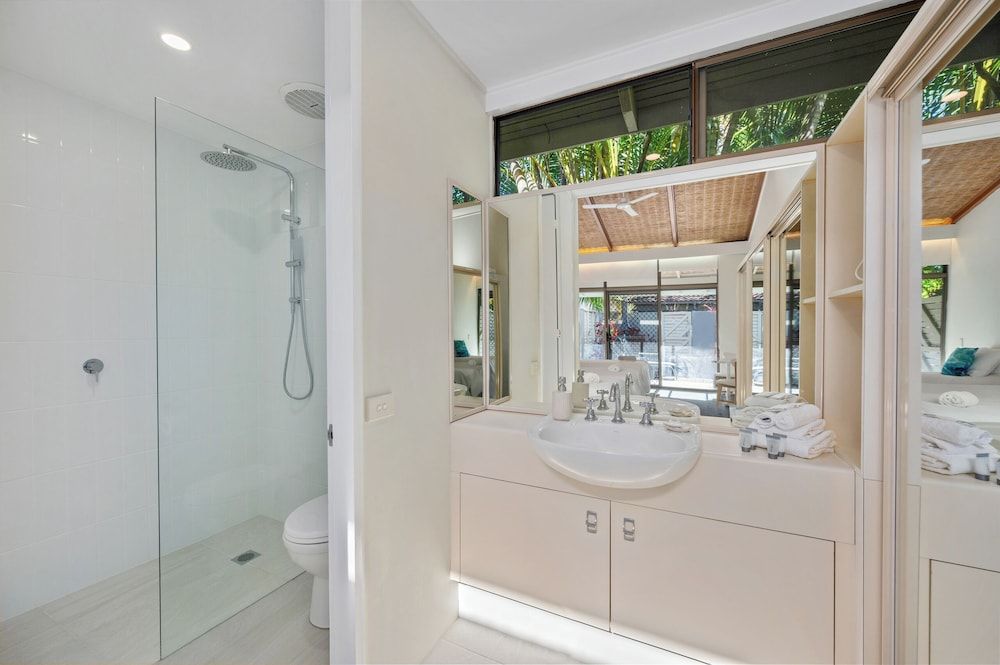 Nautilus Beach Resort by Charlesworth Studio 7