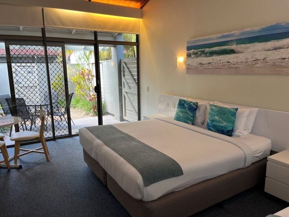 Nautilus Beach Resort by Charlesworth Studio 2